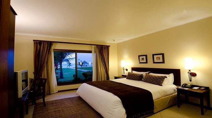Hotel White Sands: The Beach Resort