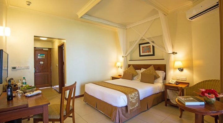 Hotel White Sands: The Beach Resort
