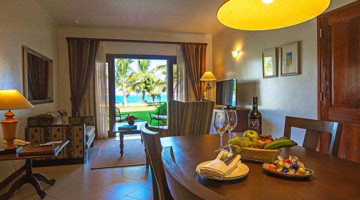 Hotel White Sands: The Beach Resort