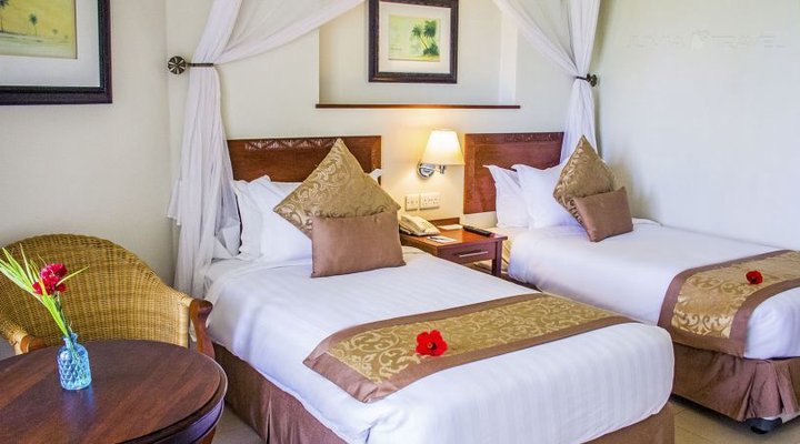 Hotel White Sands: The Beach Resort