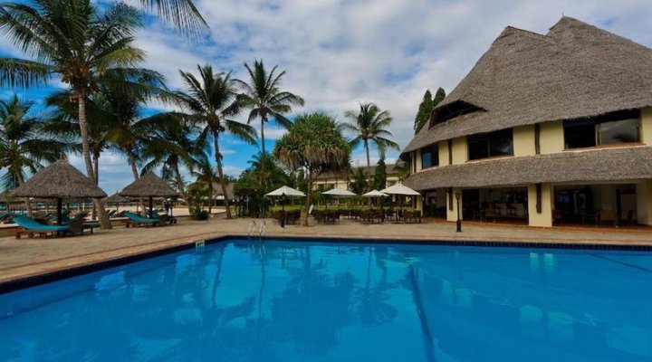 Hotel White Sands: The Beach Resort