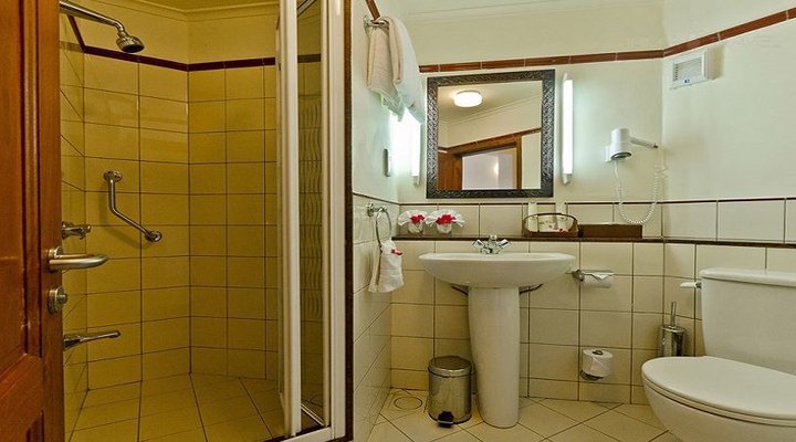 Hotel White Sands: The Beach Resort