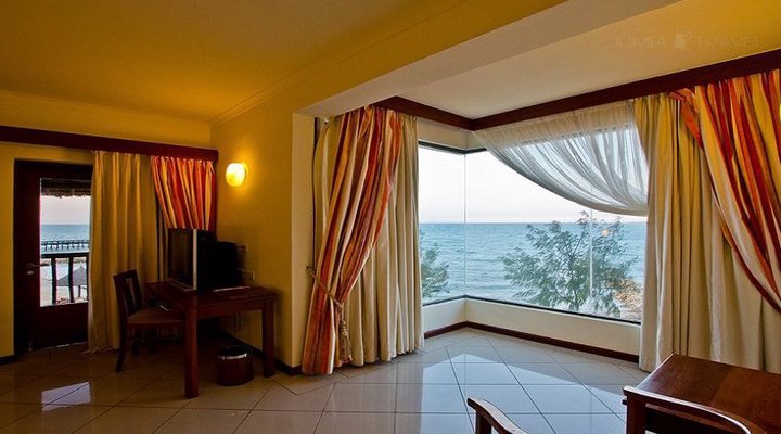 Hotel White Sands: The Beach Resort