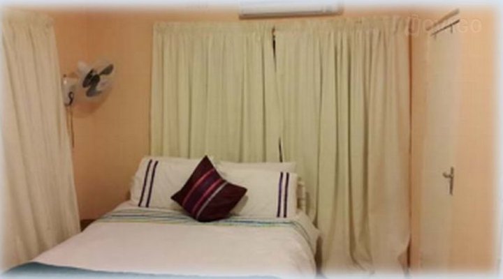 Annie's Lodge Cape Maclear