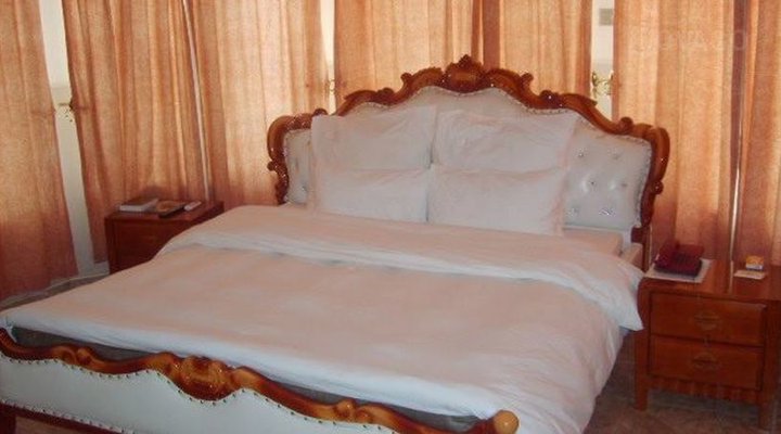 Hu Cess Executive Lodge