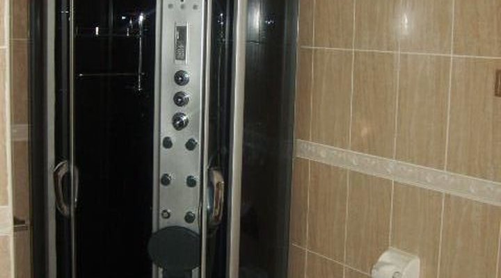 Hu Cess Executive Lodge