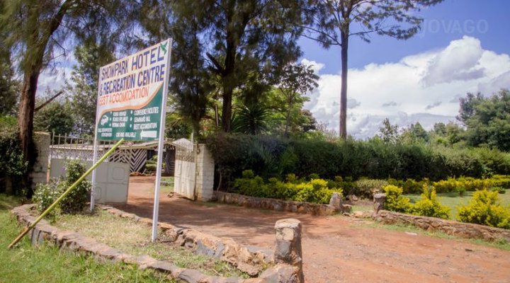 Amigos Hotel & Grill