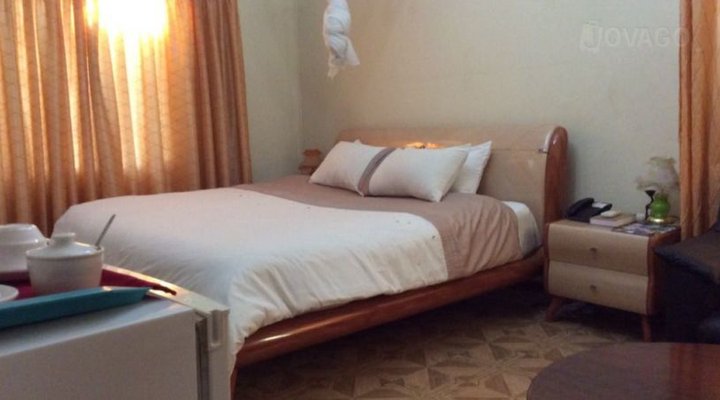 Gold Card Executive Lodge