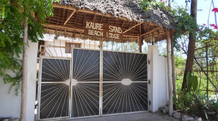 Kaure Sandbeach Lodge