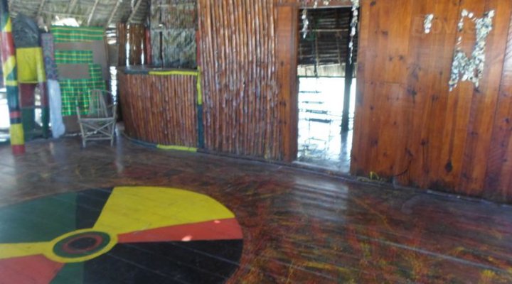 Kaure Sandbeach Lodge