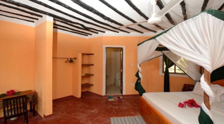 Kaure Sandbeach Lodge