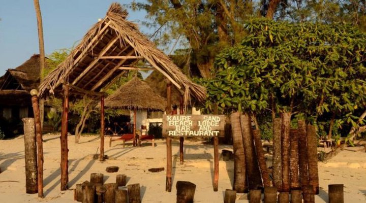 Kaure Sandbeach Lodge