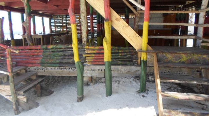 Kaure Sandbeach Lodge