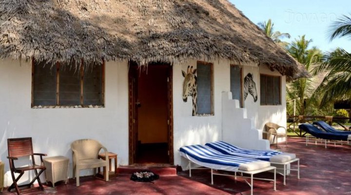 Kaure Sandbeach Lodge