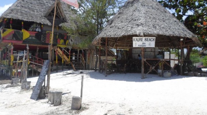 Kaure Sandbeach Lodge