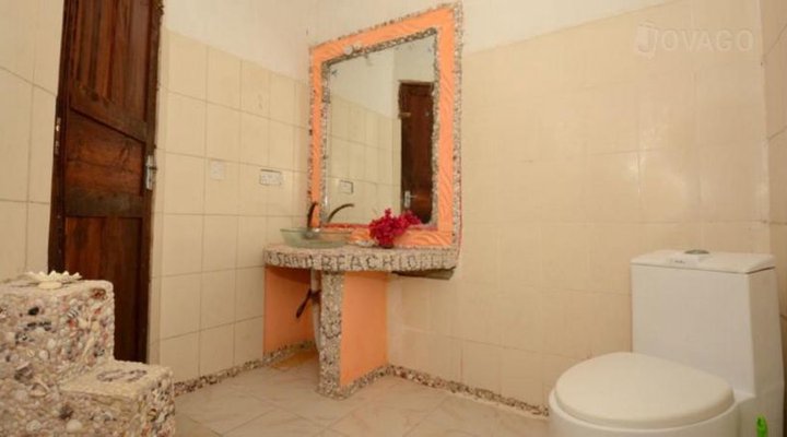 Kaure Sandbeach Lodge