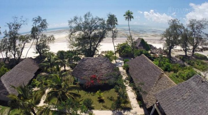 Kaure Sandbeach Lodge