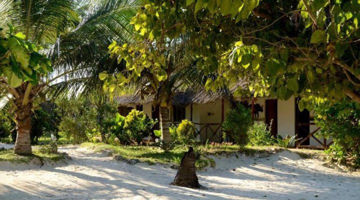 Kaure Sandbeach Lodge