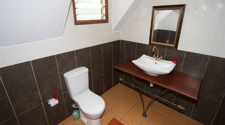 Zomeni Lion Hill Camp