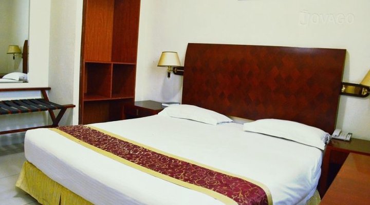 Hotel Diamonds Acres