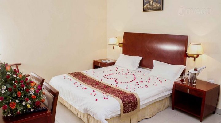 Hotel Diamonds Acres