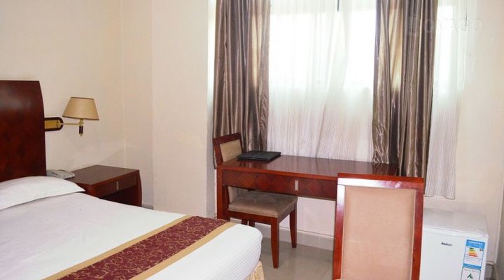 Hotel Diamonds Acres