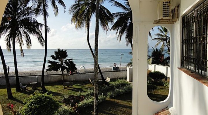 Roly's Bamburi Beach Villa