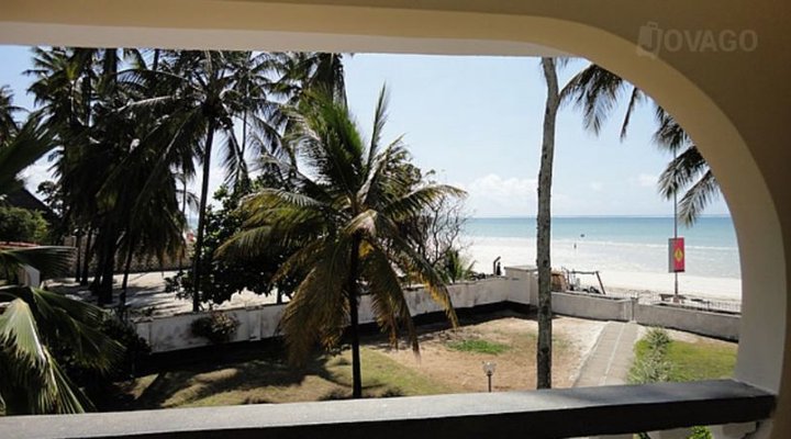Roly's Bamburi Beach Villa