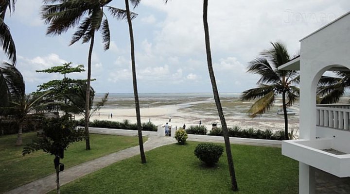 Roly's Bamburi Beach Villa