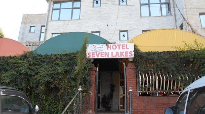 Seven Lakes Hotel