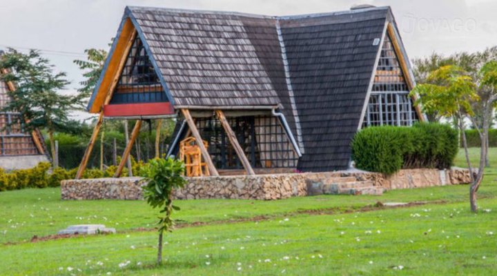 SAMAWATI LAKESIDE COTTAGES-LAKE OL'BOLOSSAT