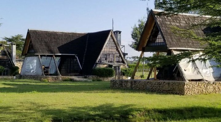 SAMAWATI LAKESIDE COTTAGES-LAKE OL'BOLOSSAT
