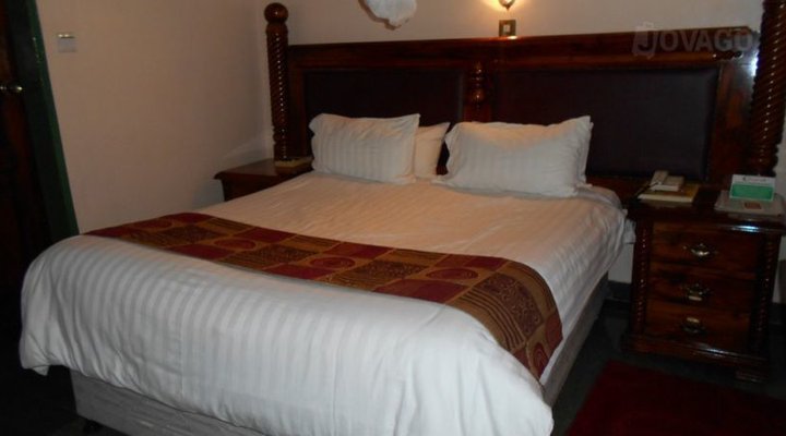 Crossroad Lusaka Lodge