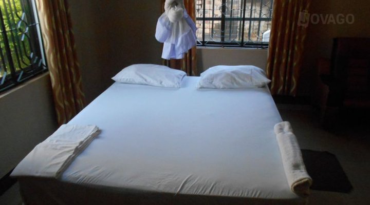 Gold Plaza Lodge