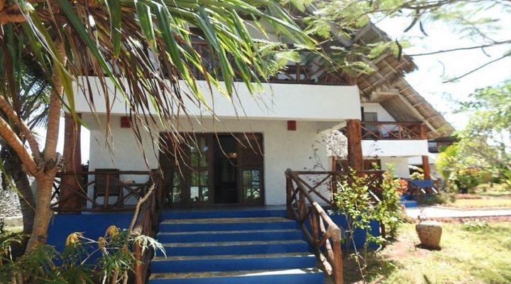 Queen of Sheba Beach Lodge