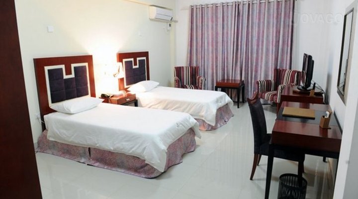 Ritz Waku-Kungo