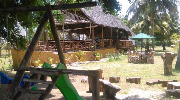 SandRocks Lodge