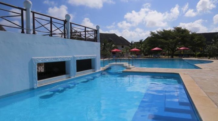 Karibuni Villas & Cottages