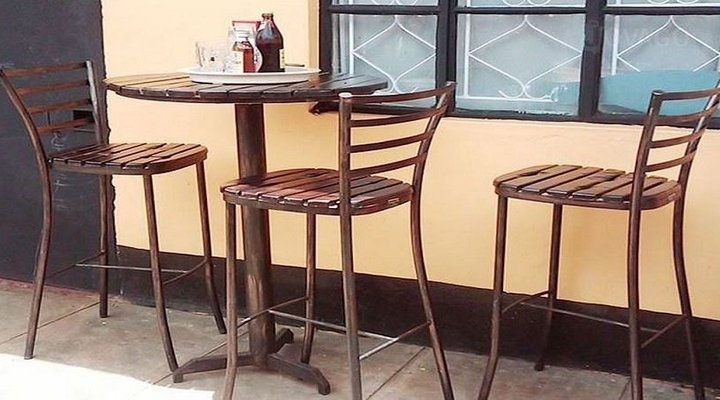 Catch 22 Lounge & Lodge