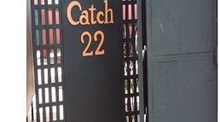 Catch 22 Lounge & Lodge