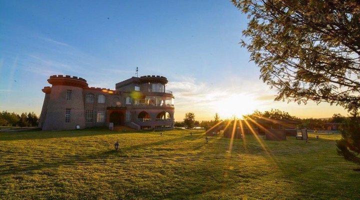 Tafaria Castle & Country Lodge
