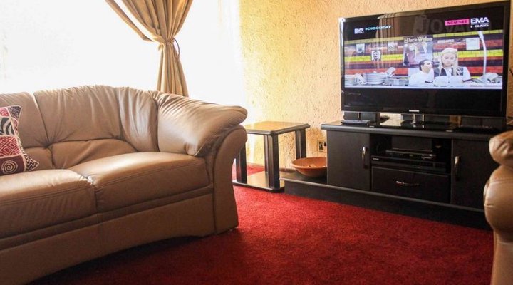 Lolo's One Bedroom Apartment
