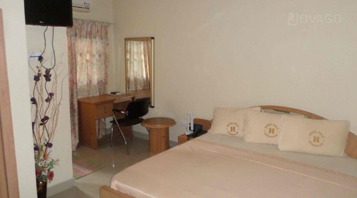 Royal Gold Executive Hotel