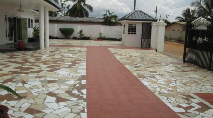 Dzifanor's Guest House