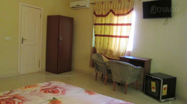 Dzifanor's Guest House