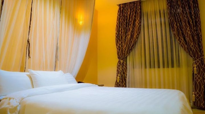 Fourth Parklands Hotel