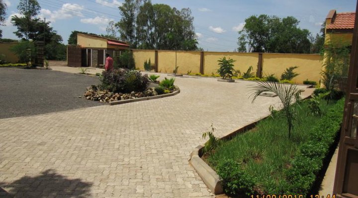 Bondo Travellers Hostel & Hotel