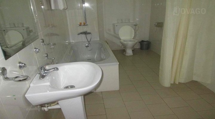 Ampomaah Tourist Hotel