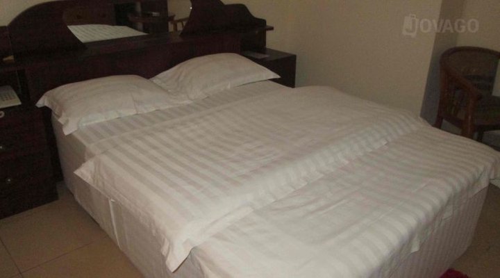 Ampomaah Tourist Hotel