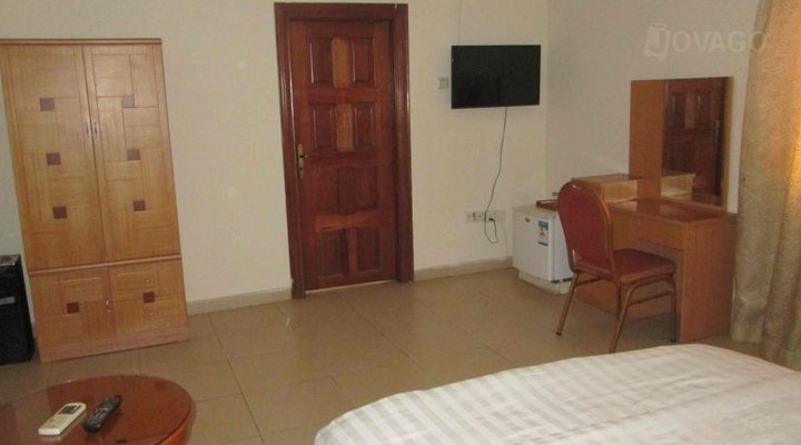 Ampomaah Tourist Hotel